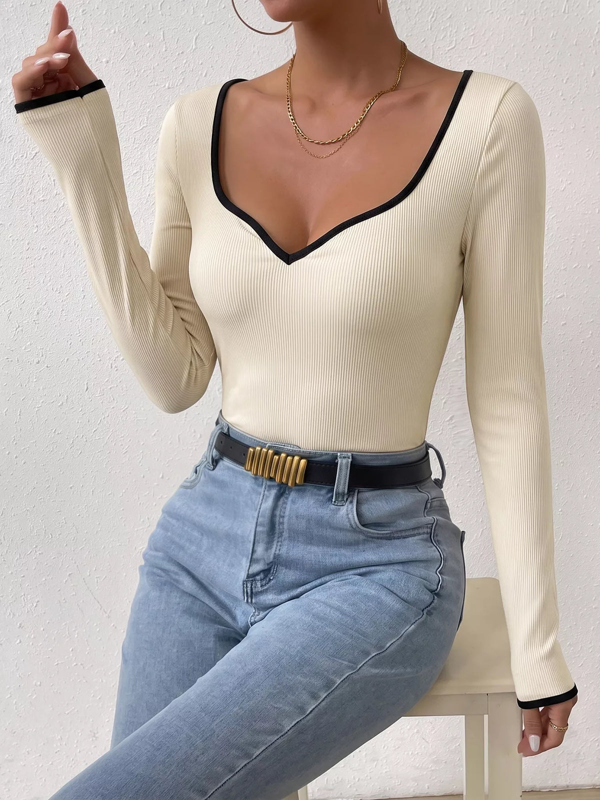 Ribbed Sweetheart Neckline Contrast Trim Long Sleeve Bodysuit - Lilixa.store