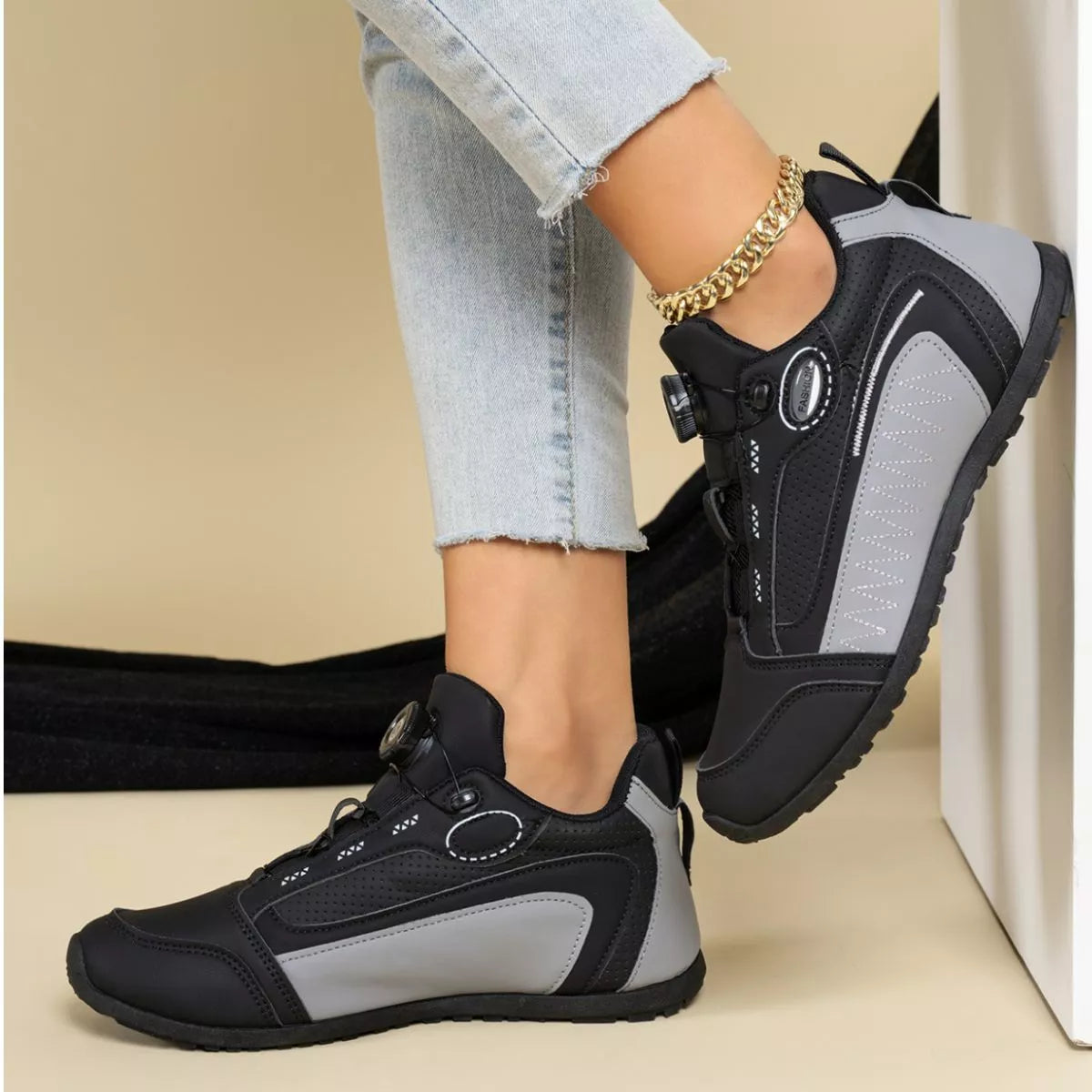 Round Toe Lace Up Sneakers - Lilixa.store