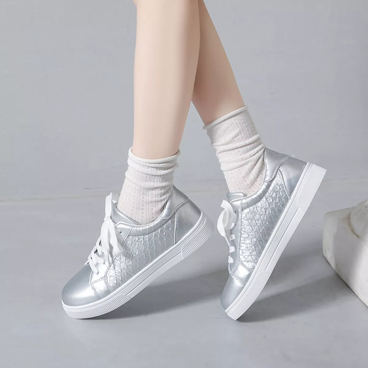 Round Toe Lace Up Sneakers - Lilixa.store