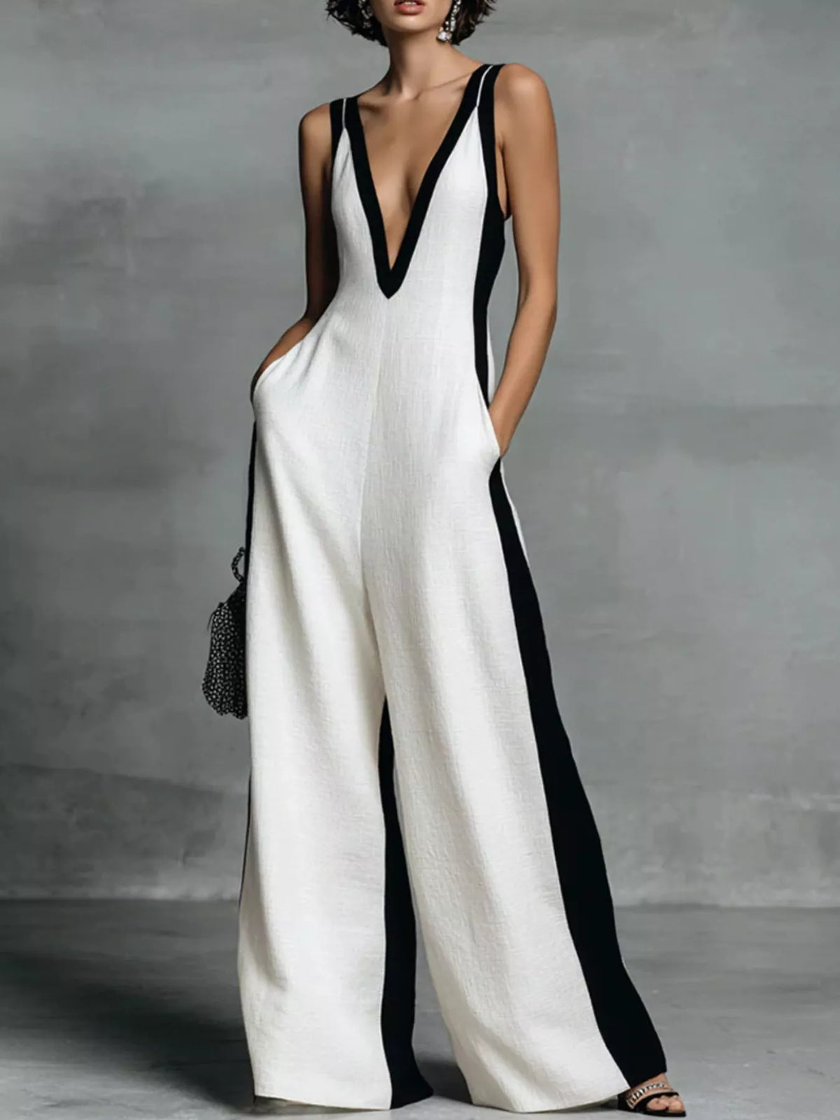 Contrast Trim V-Neck Sleeveless Jumpsuit
