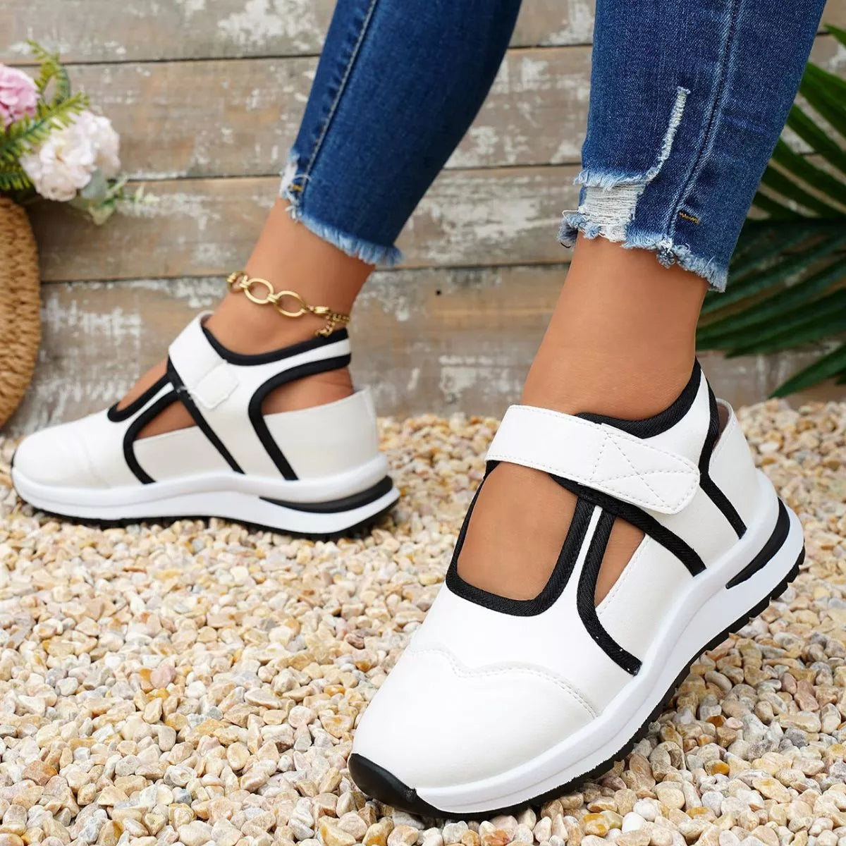 Round Toe Contrast Sneakers - Lilixa.store