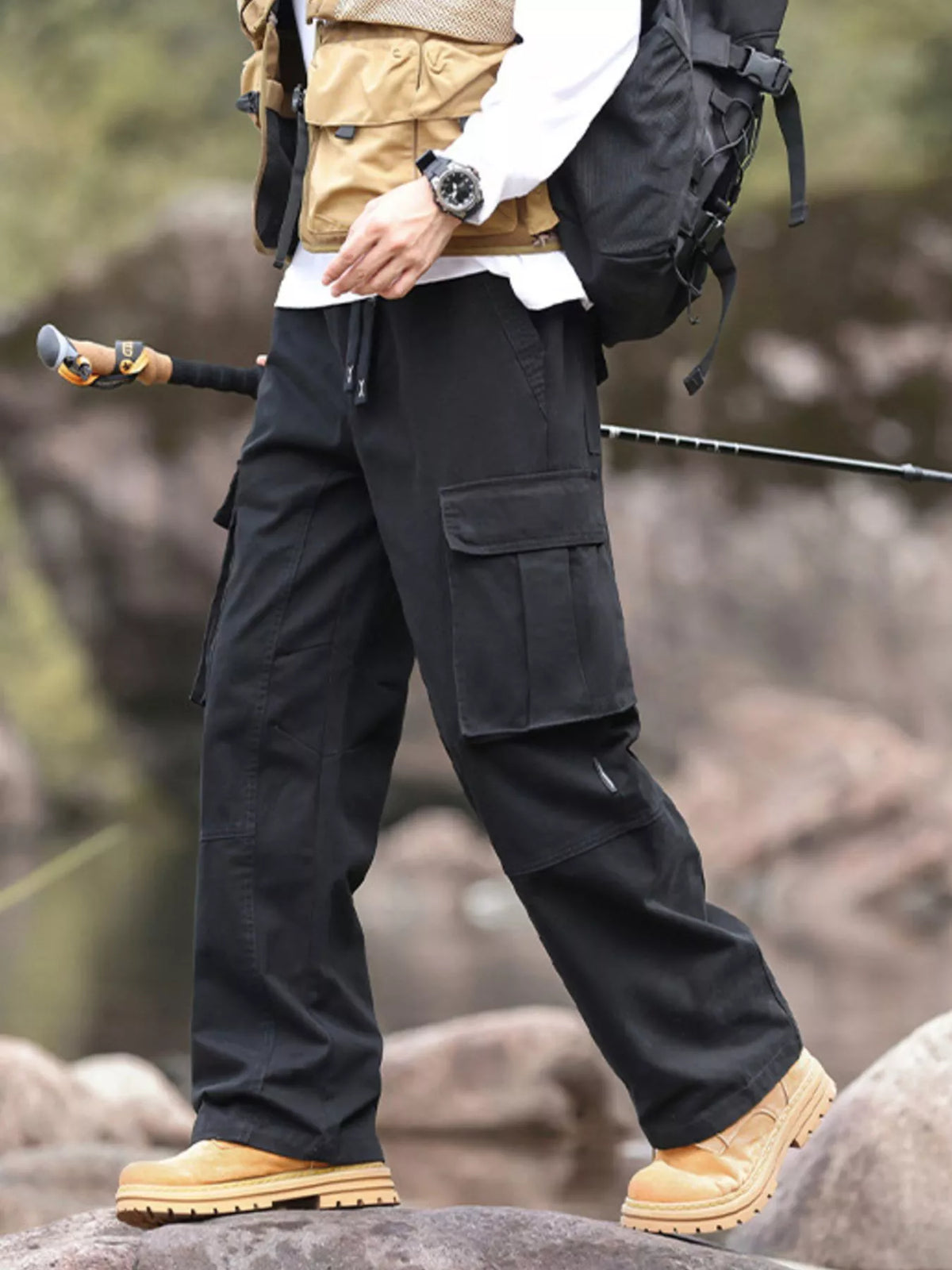 Men's Plus Size Relaxed Fit Cargo Pants in Black