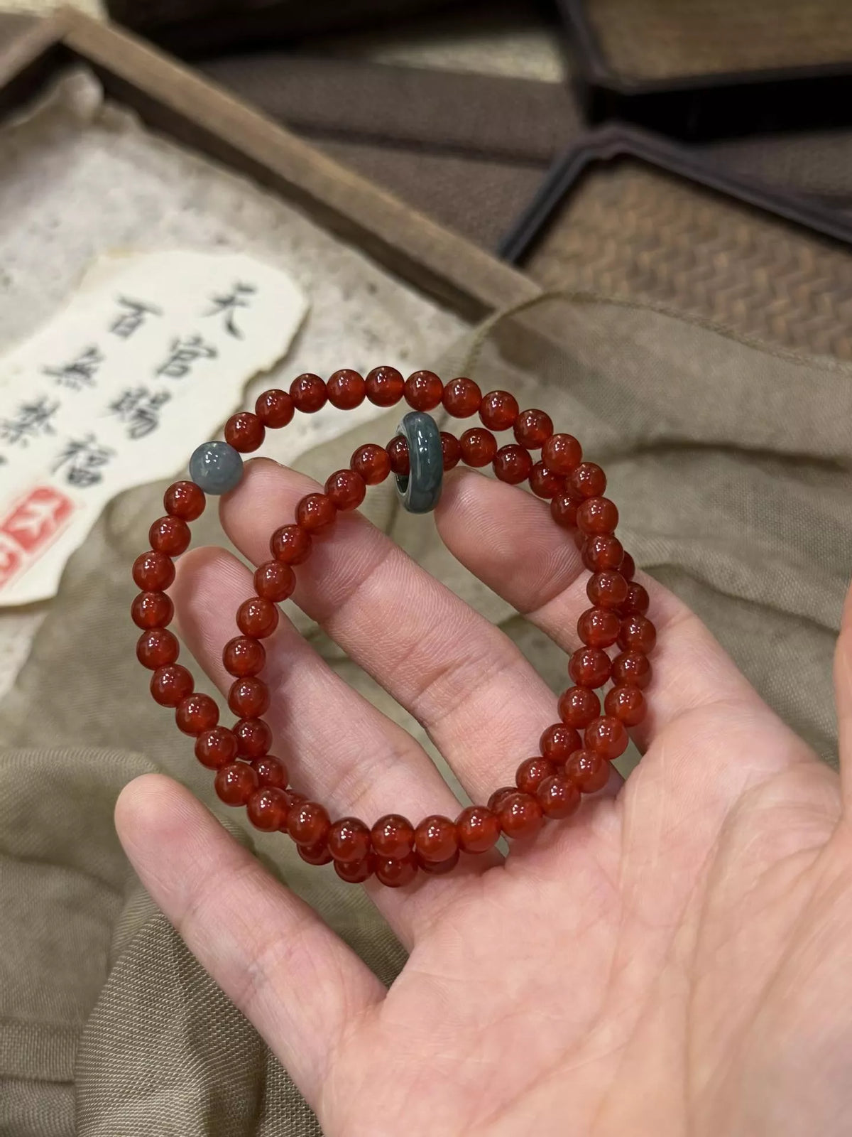 Doppellagiges Armband aus Achatperlen