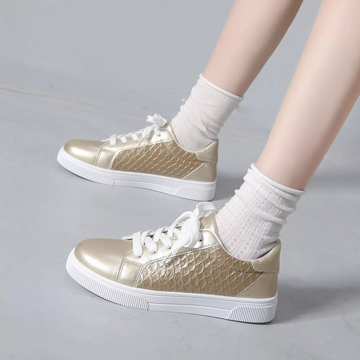 Round Toe Lace Up Sneakers - Lilixa.store