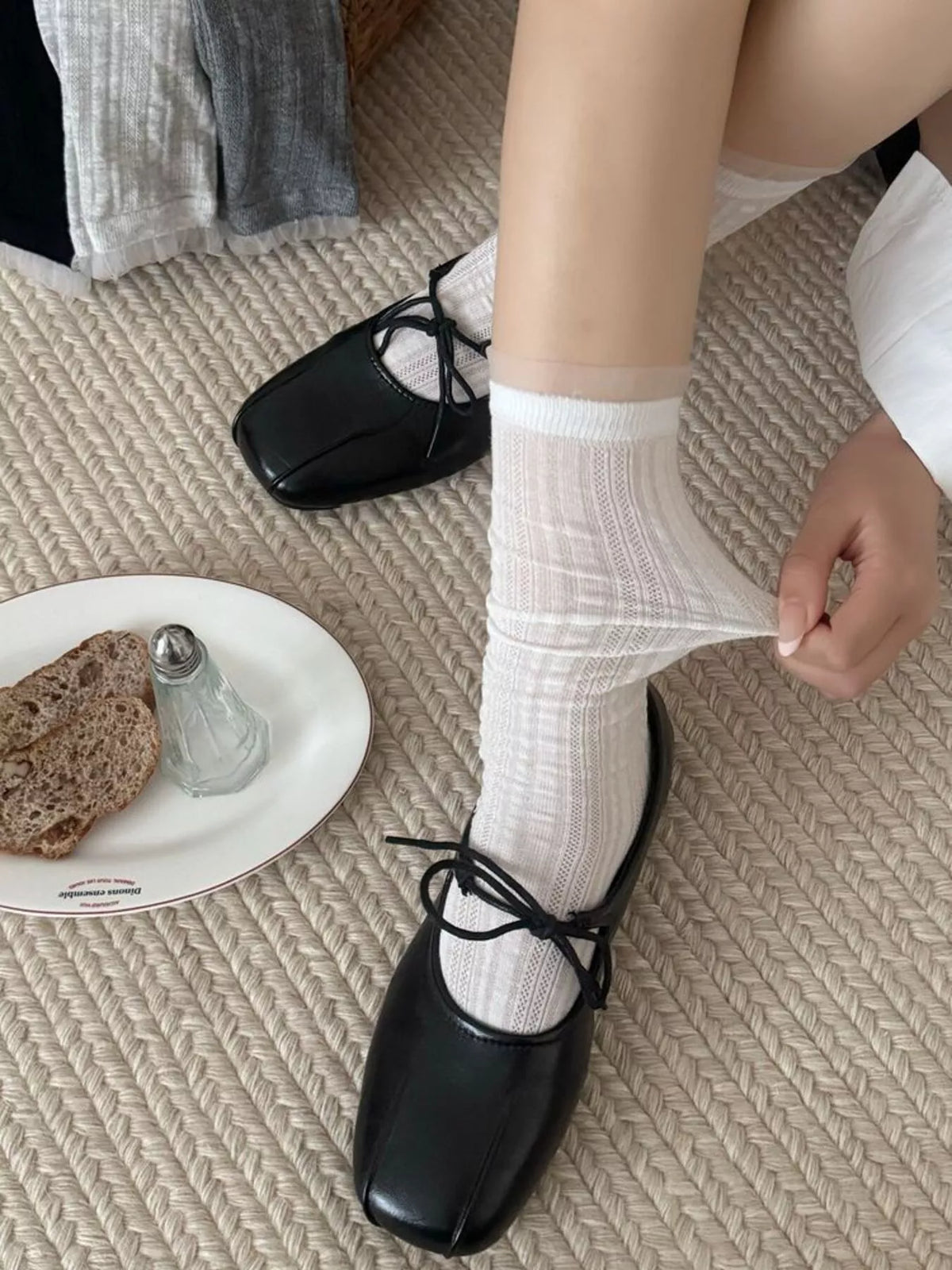 Mid-Calf Casual Socks in White