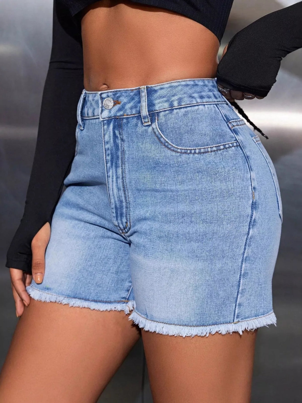 High-Waisted Frayed Hem Denim Shorts in Blue, view 3