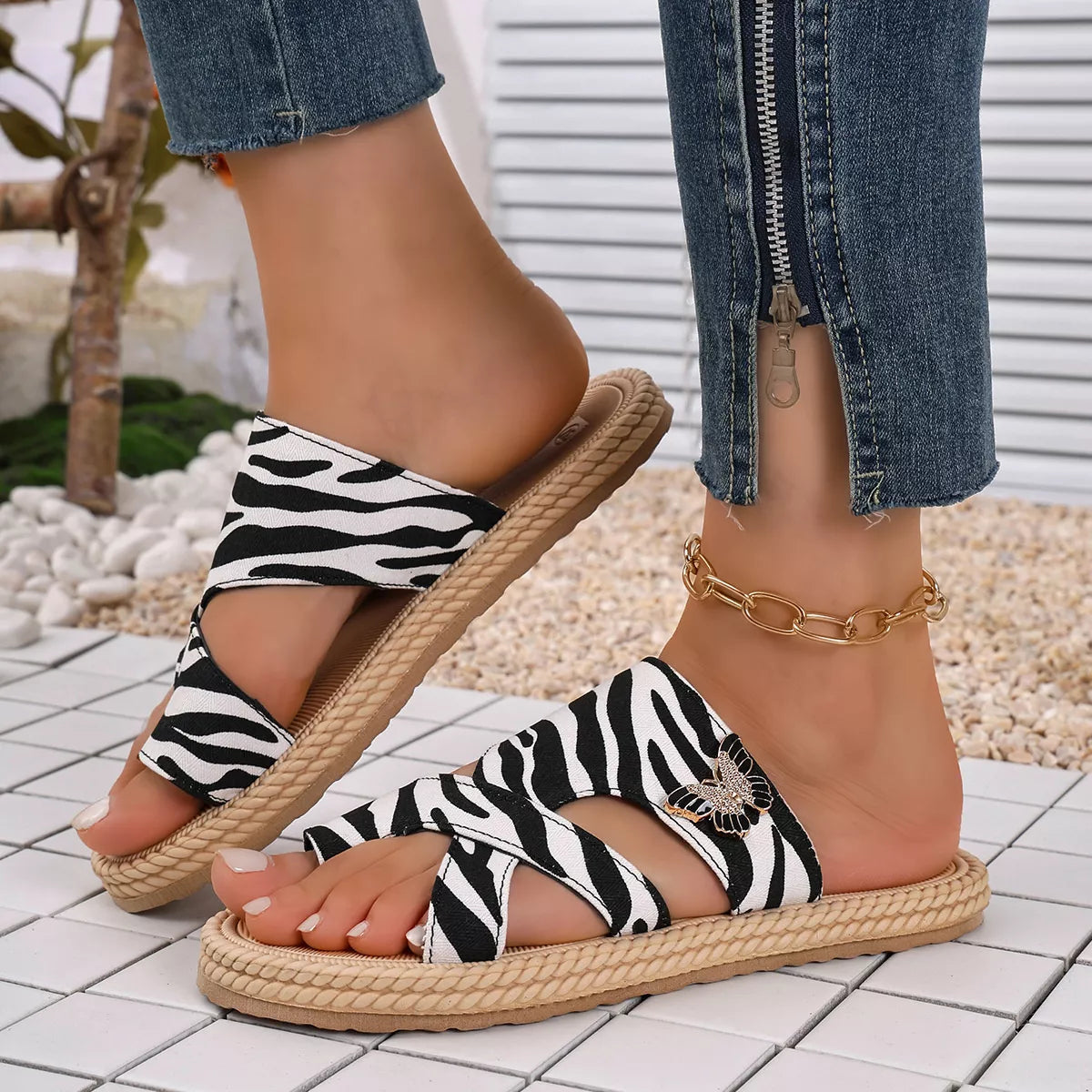 Toe Loop Flats Sandals