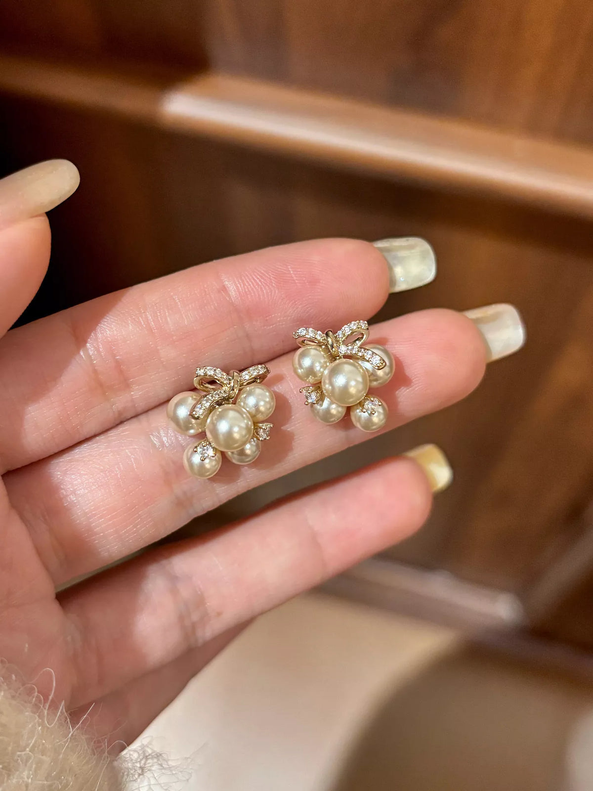 Pearl Cluster Bow Earrings - Lilixa.store