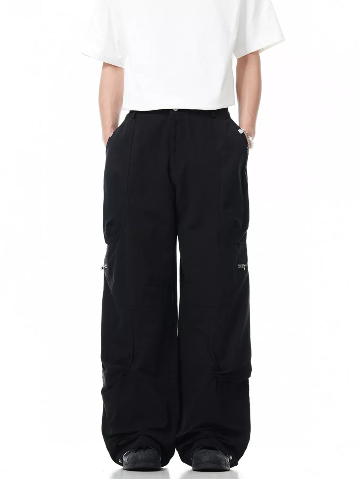 Men's Loose Fit Cargo Pants in Black