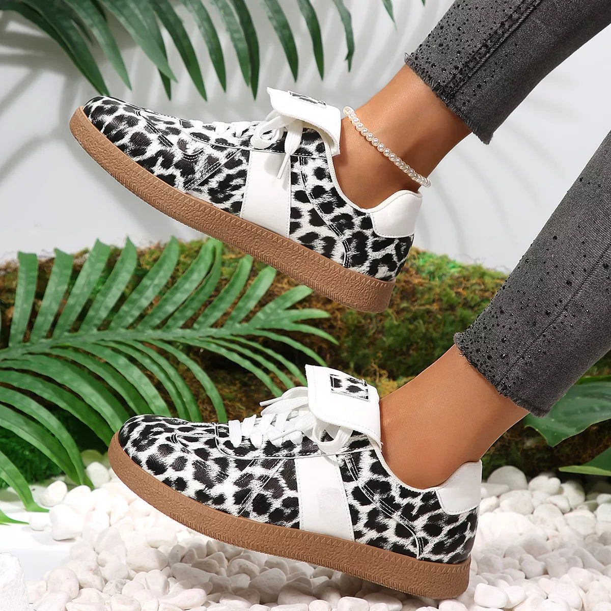 Round Toe Lace Up Sneakers - Lilixa.store