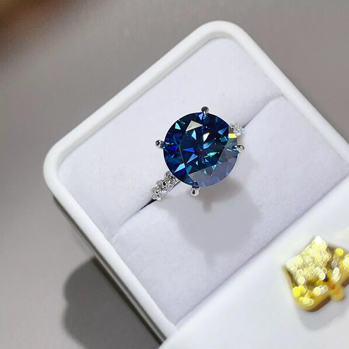 10 Carat 925 Sterling Silver Moissanite Ring - Lilixa.store