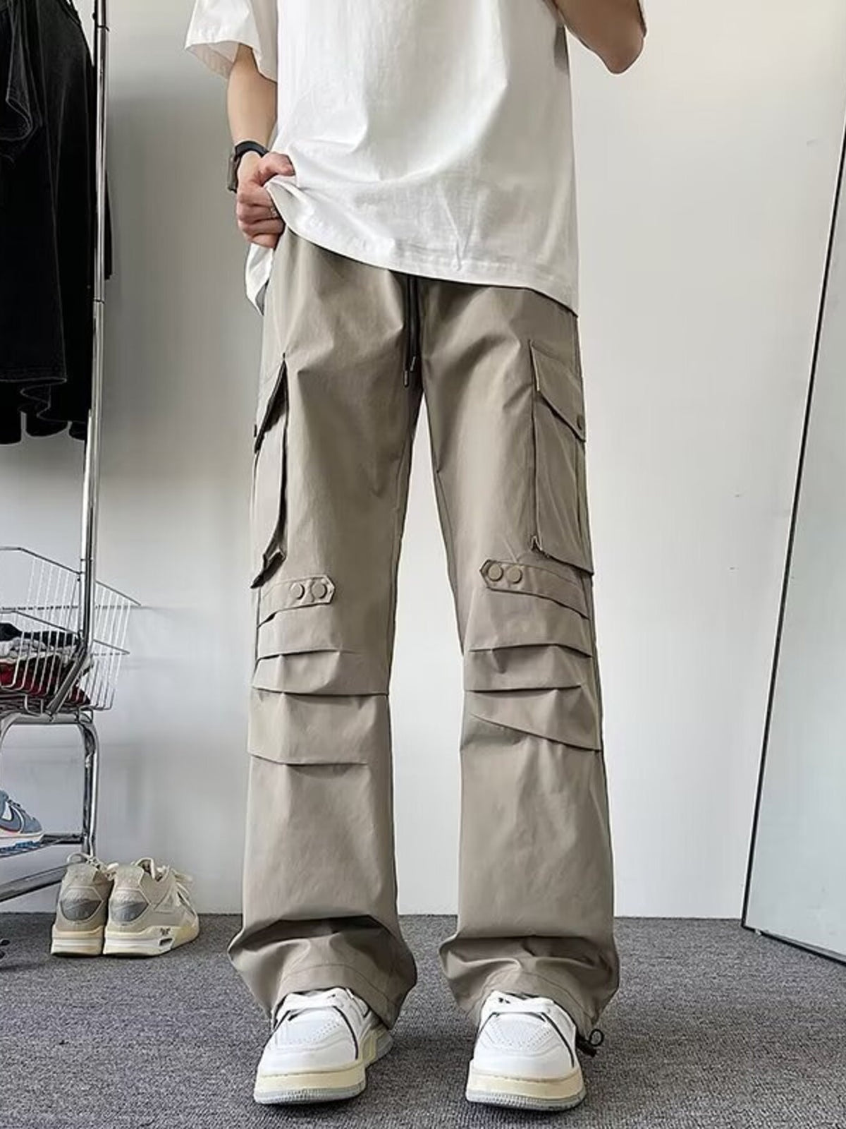 Men's Plus Size Loose Fit Multi-Pocket Cargo Pants in Khaki