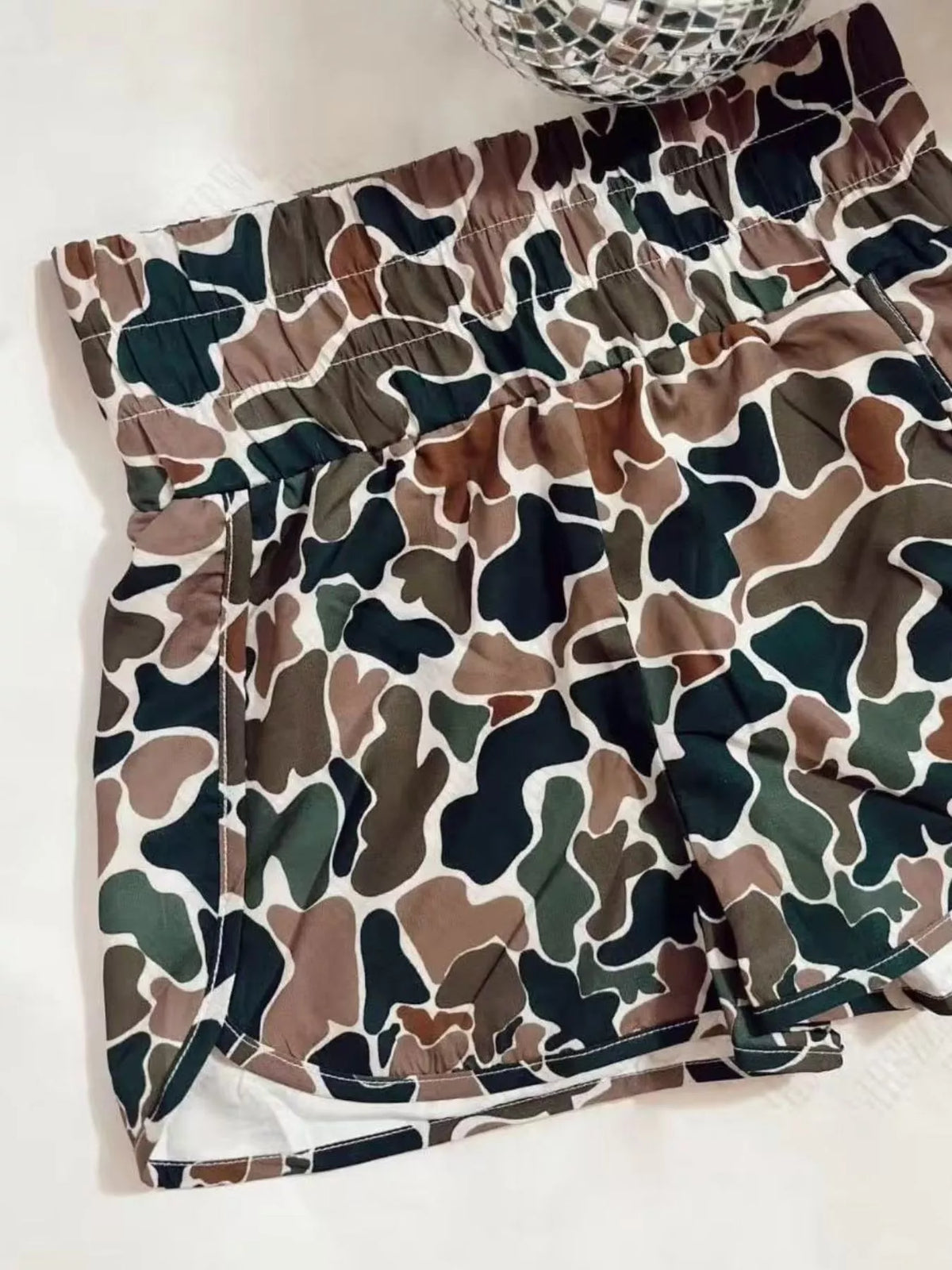 Camo Print Elastic Waist Shorts in Green Camouflage