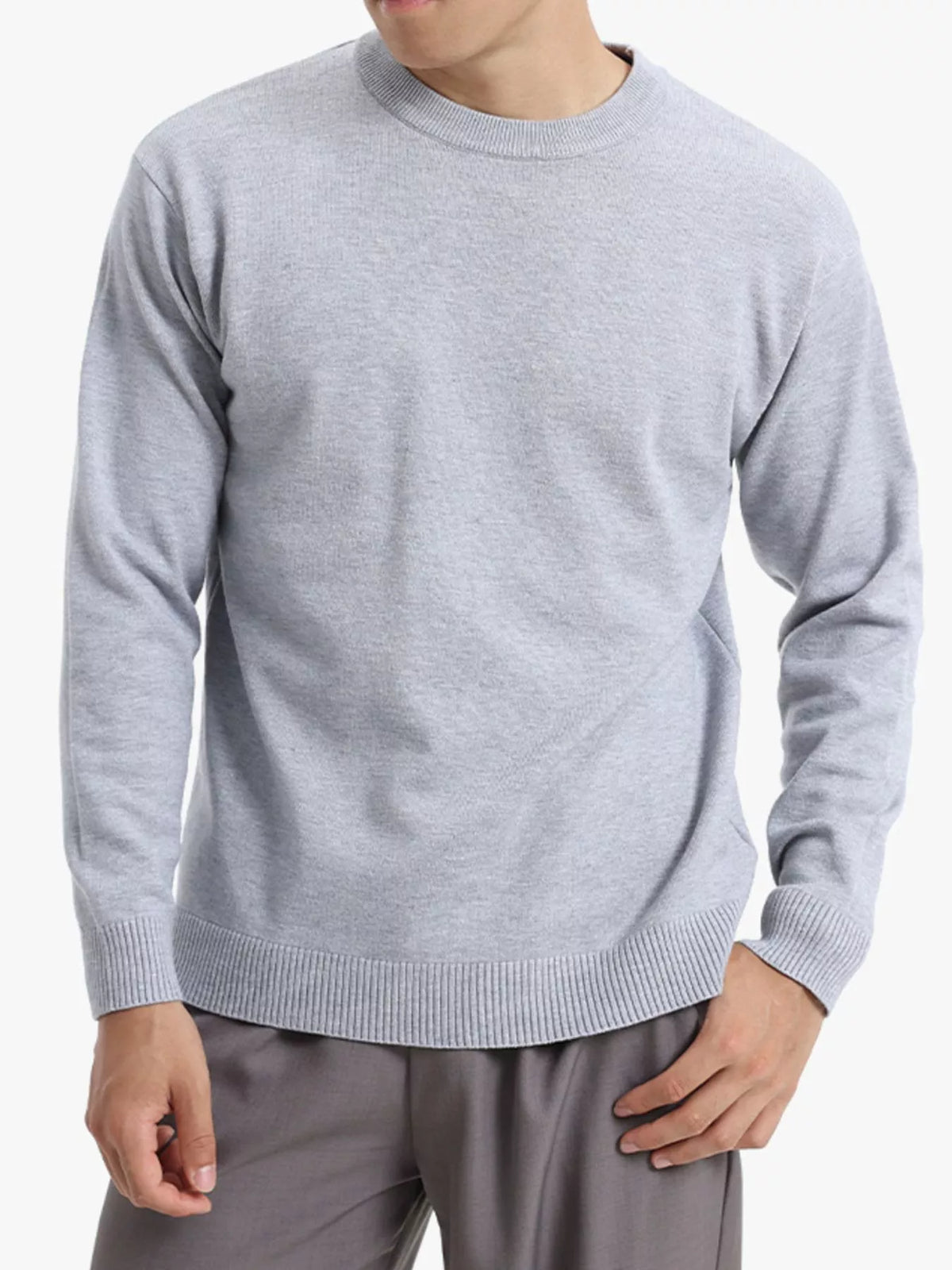 Men's Minimalist Crew Neck Sweater with Ribbed Cuffs in Gray