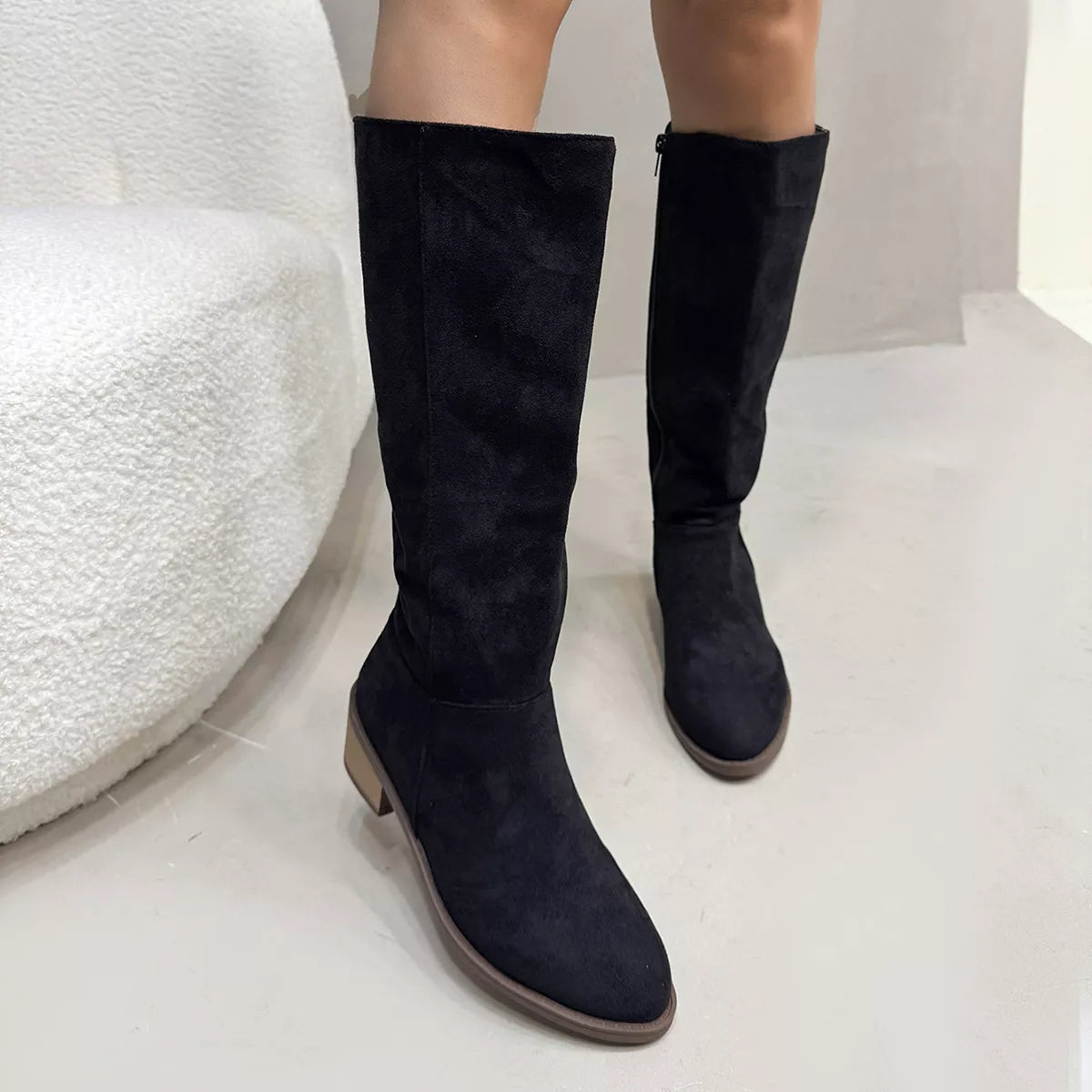 Round Toe Block Heels Boots in Black