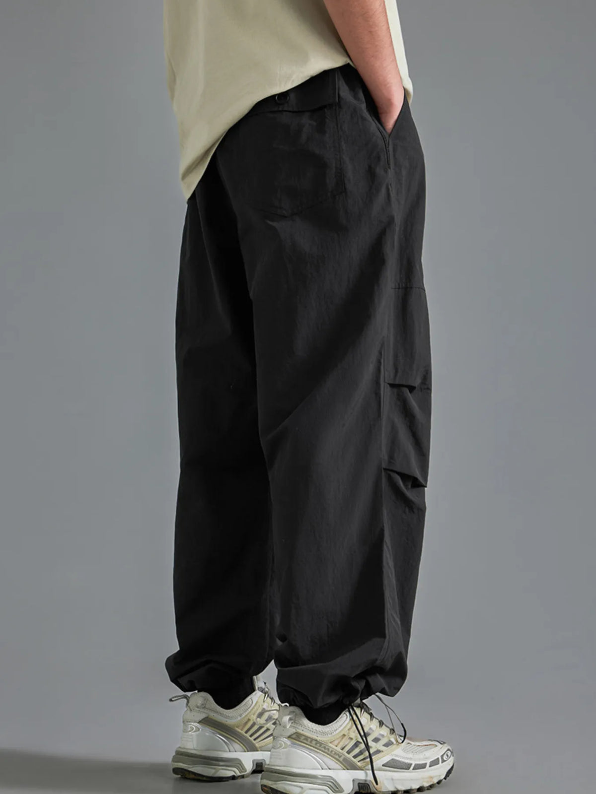 Men's Loose Fit Joggers in Black, view 3