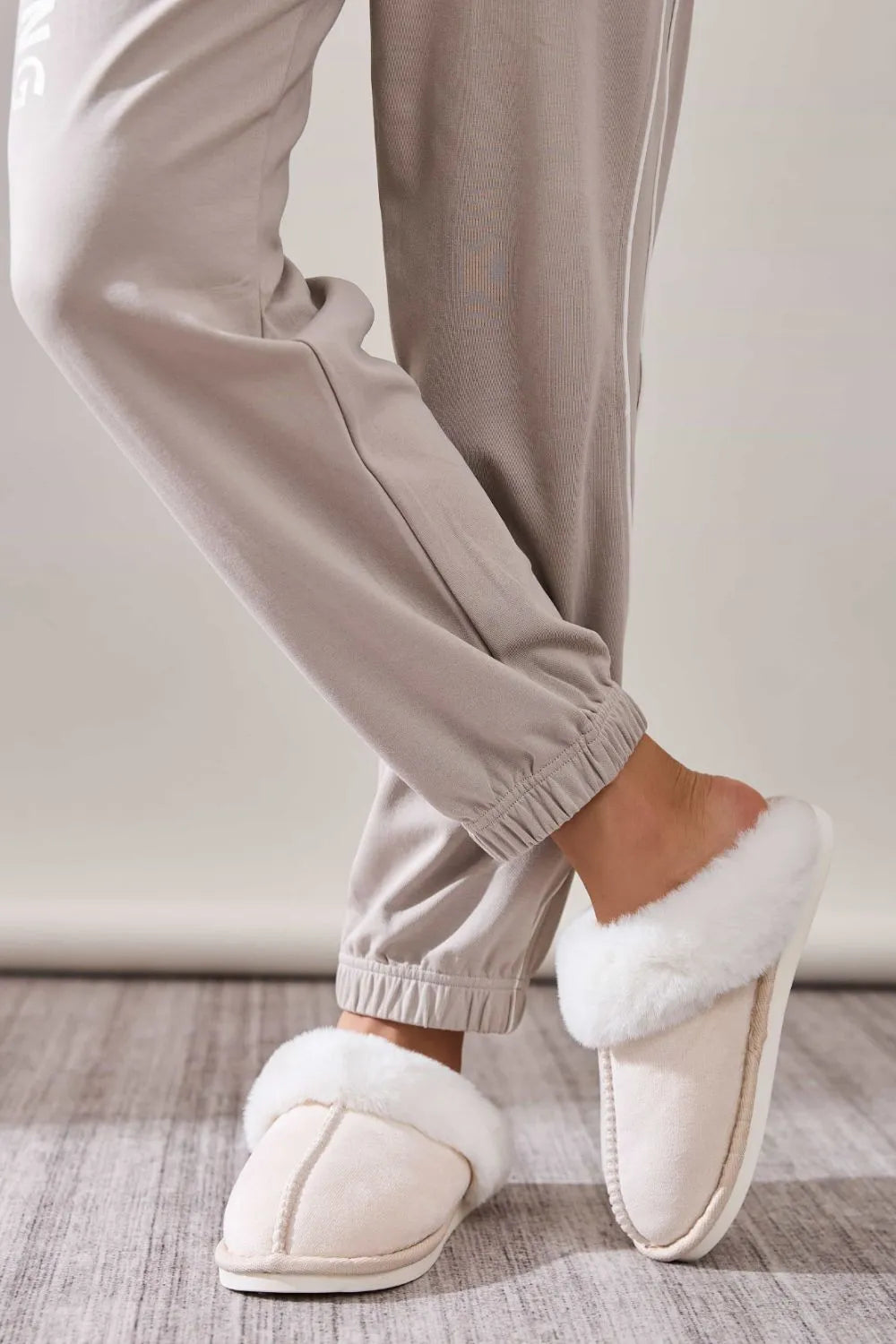 Faux Fur Round Toe Slippers - Lilixa.store