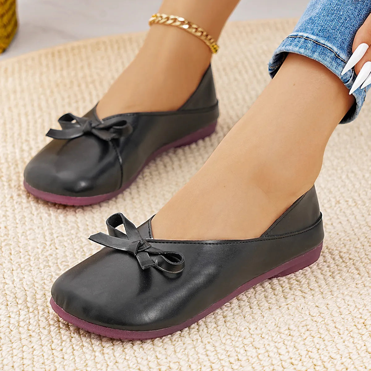 Bow Round Toe Flats Slip-Ons in Black
