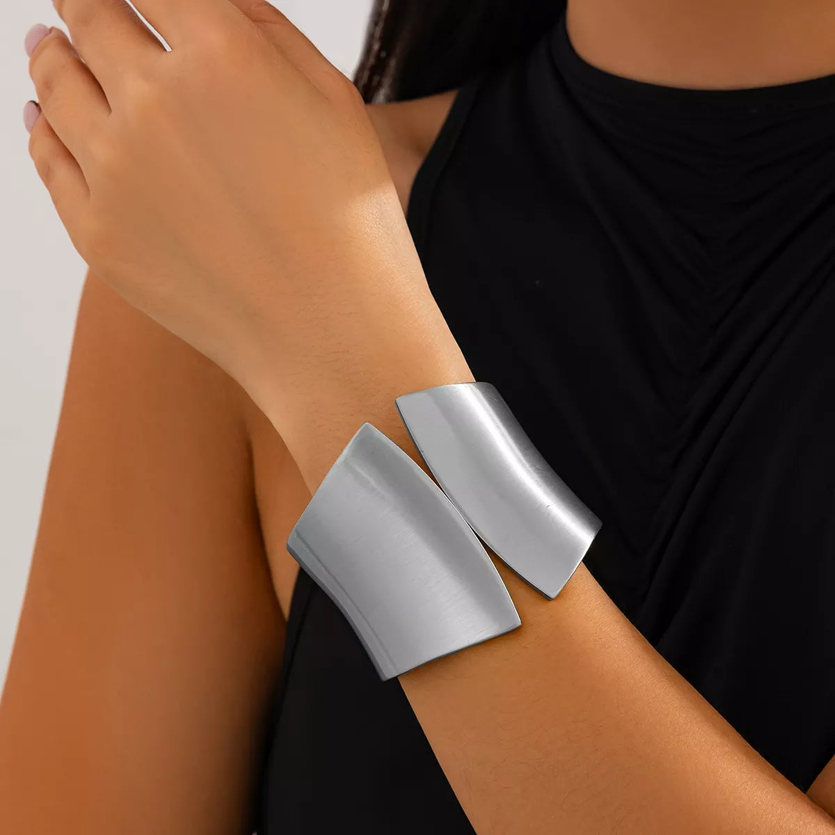 Wide Cuff Bracelet - Lilixa.store