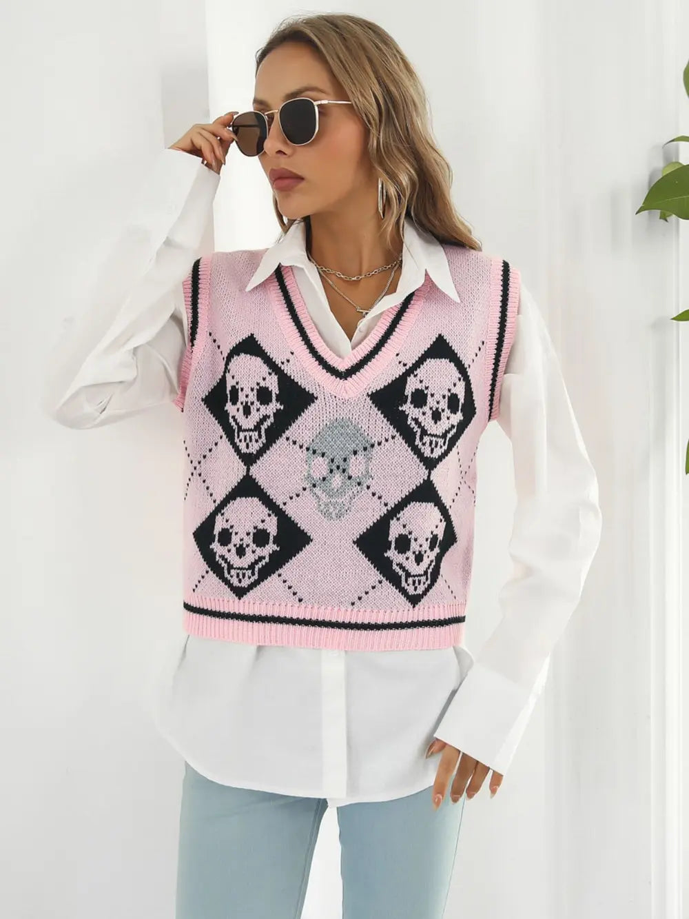 Skull Contrast V-Neck Sweater Vest in Blush Pink