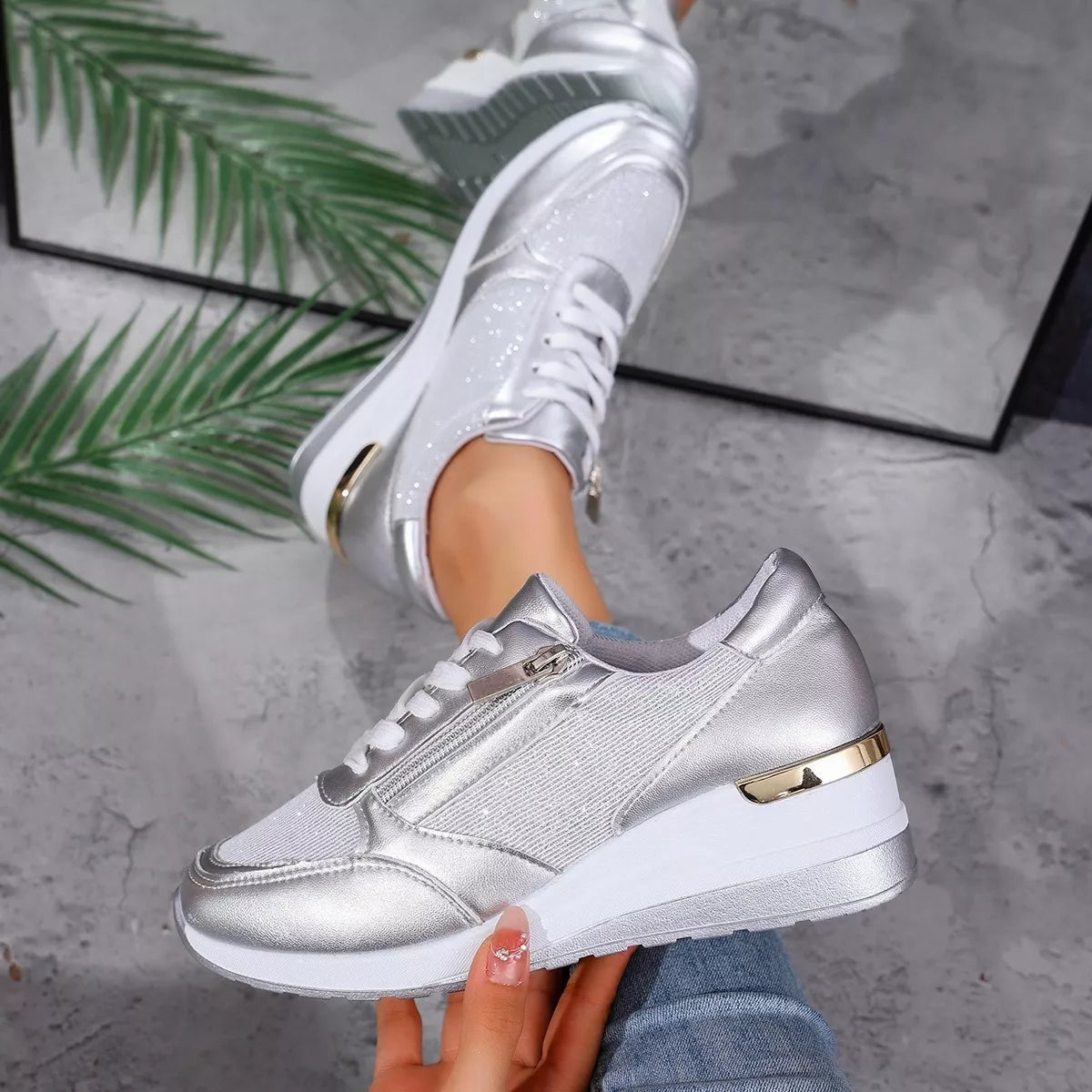 Round Toe Lace Up Sneakers - Lilixa.store