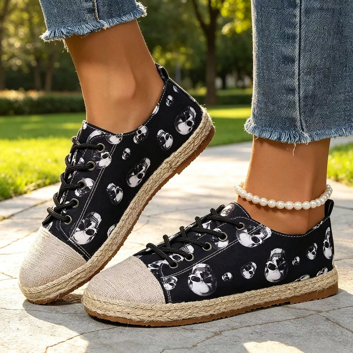 Lace-Up Flat Round-Toe Breathable Sneakers in Multicolor