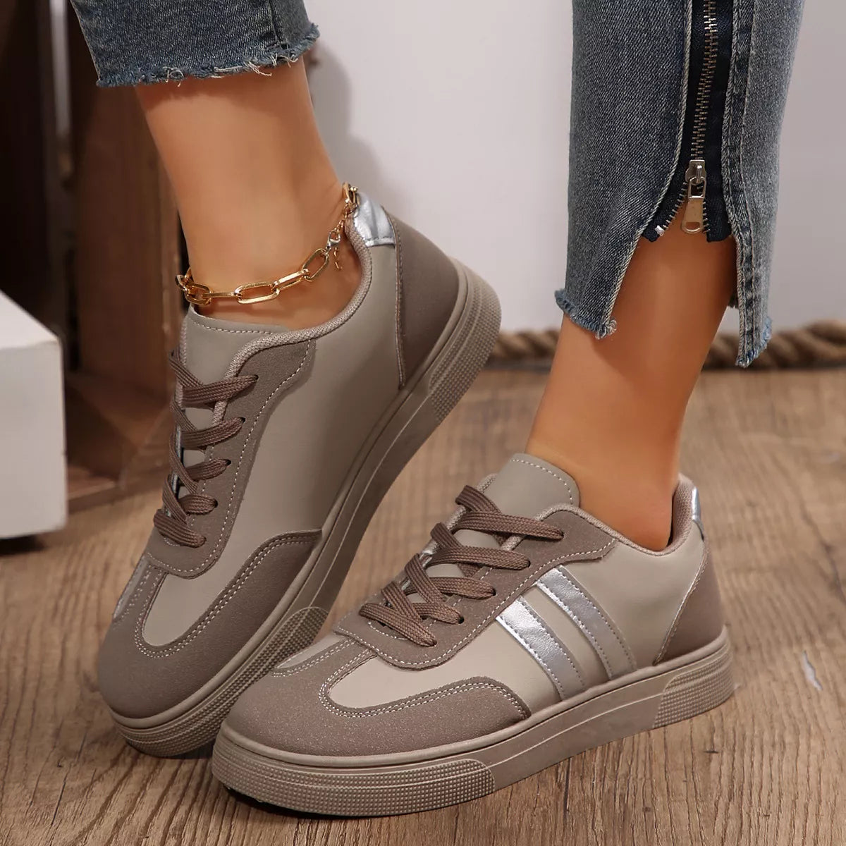 Round Toe Lace Up Sneakers - Lilixa.store