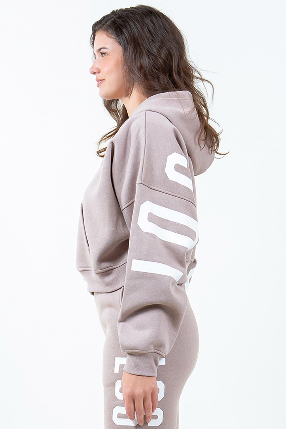 American Bazi Letter Graphic Long Sleeve Drawstring Cropped Hoodie in Dusty Rose/White, view 4