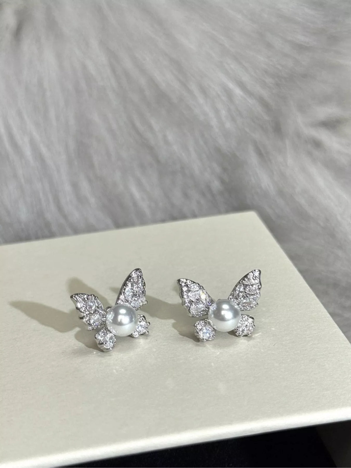 Butterfly Pearl Stud Earrings - Lilixa.store