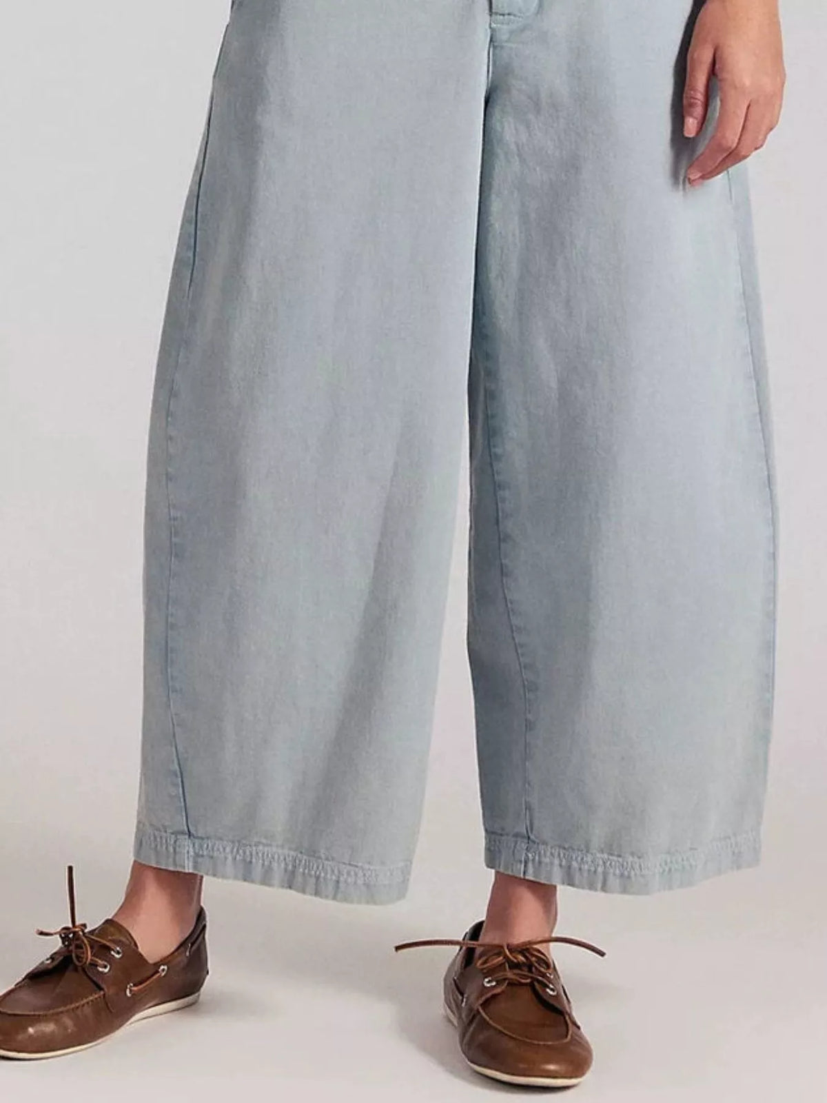 Wide-Leg Cropped Jeans