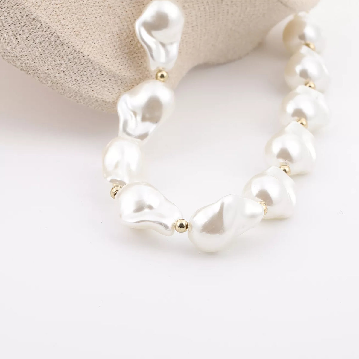 Synthetic Pearl Necklace with Toggle Clasp - Lilixa.store