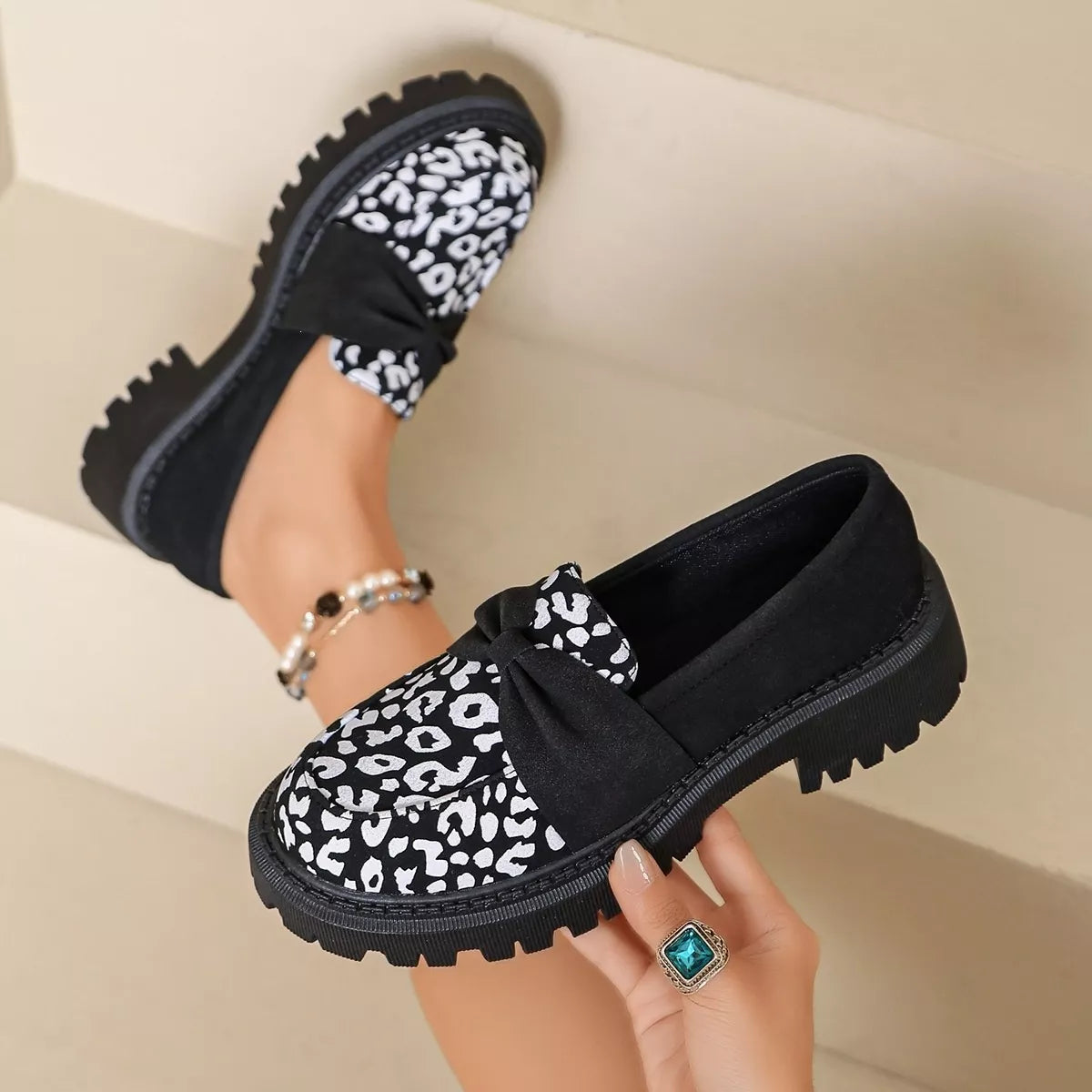 Leopard Round Toe Loafers - Lilixa.store