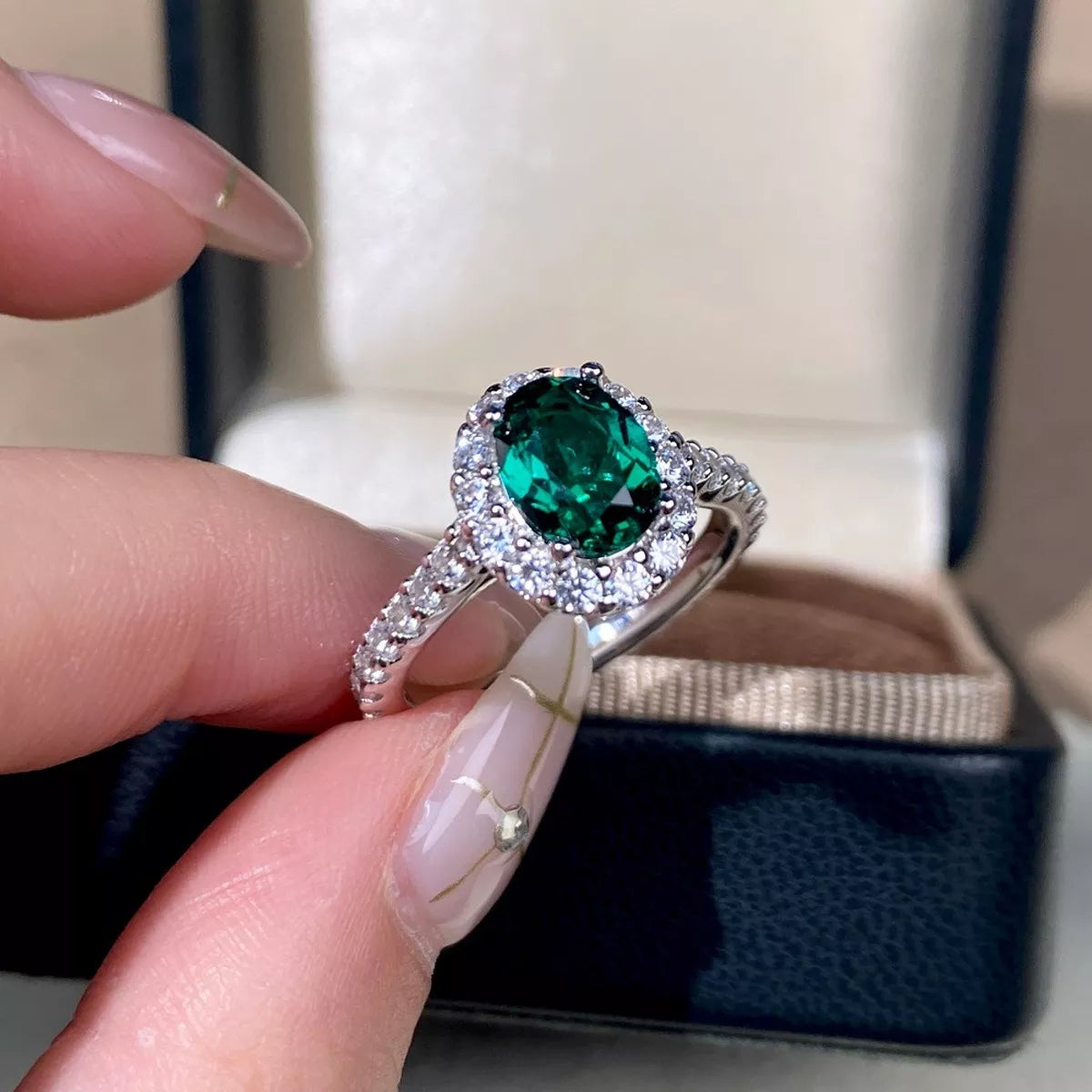 925 sterling Silver Oval Cut Synthetic Emerald Ring - Lilixa.store