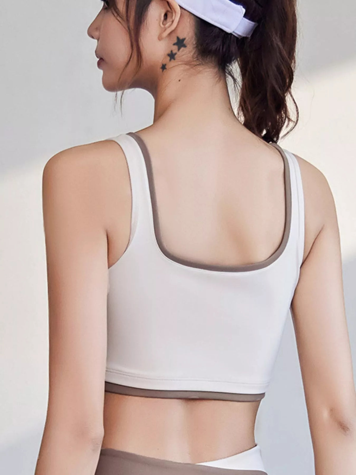 Contrast Trim Scoop Neck Active Bra