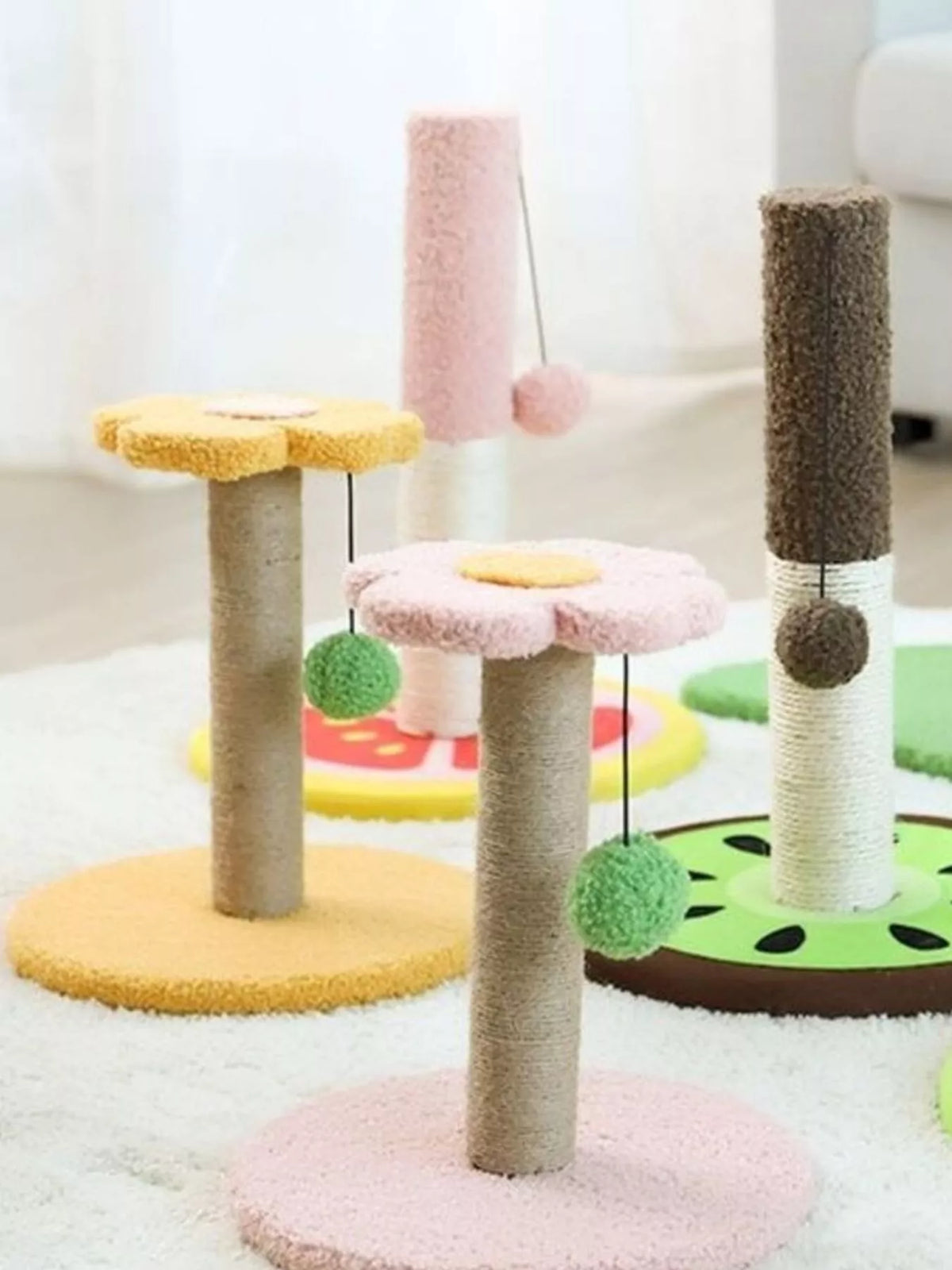 Flower-Shaped Cat Scratching Post with Plush Base - Lilixa.store
