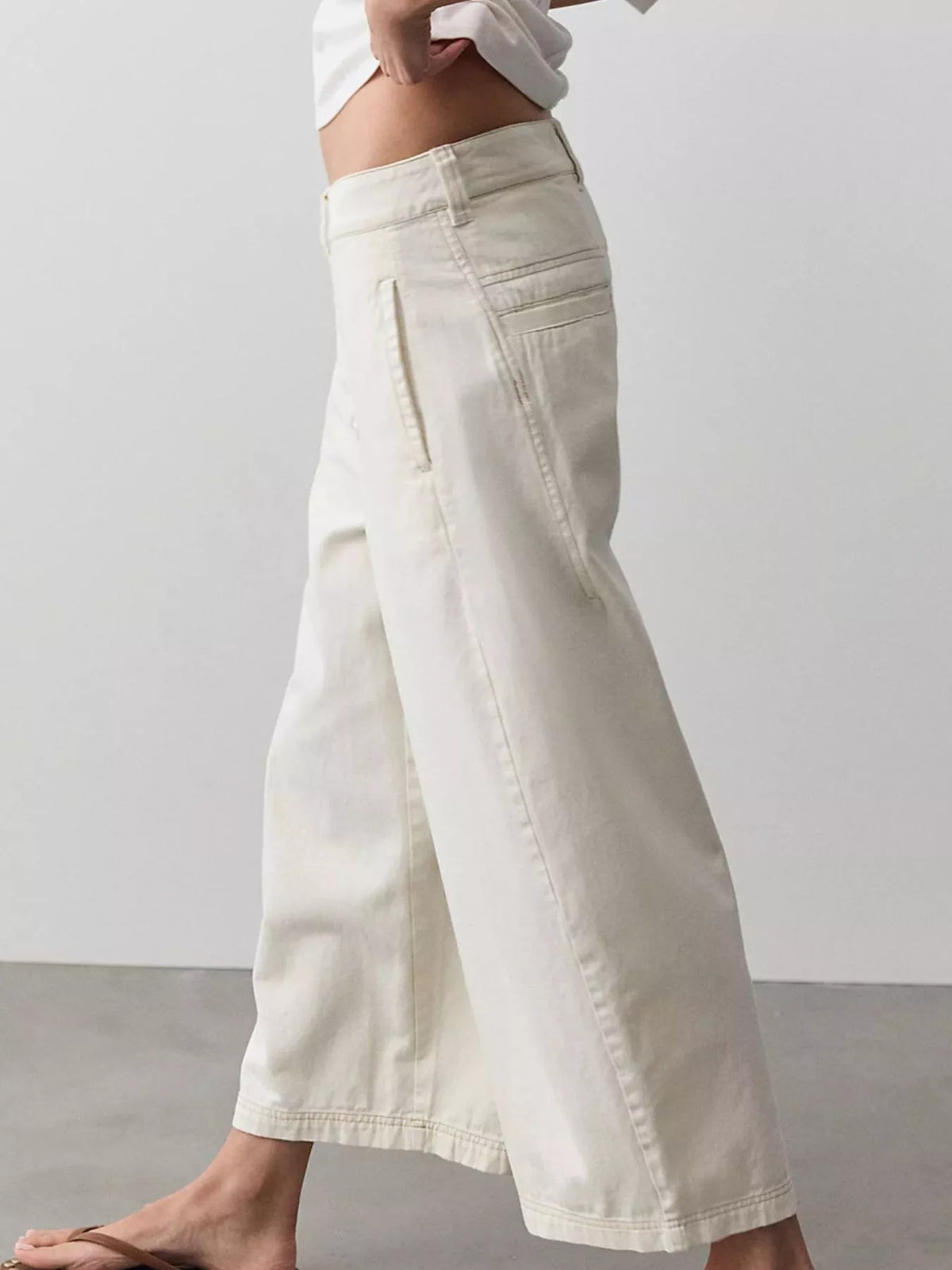 Wide-Leg Cropped Jeans