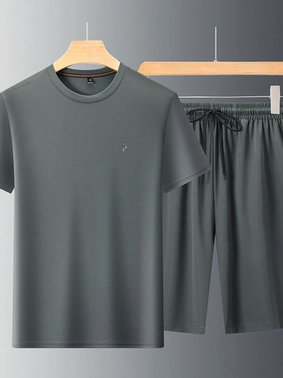 Men's Plus Size Round Neck Short Sleeve Top and Shorts Set in Dark Green