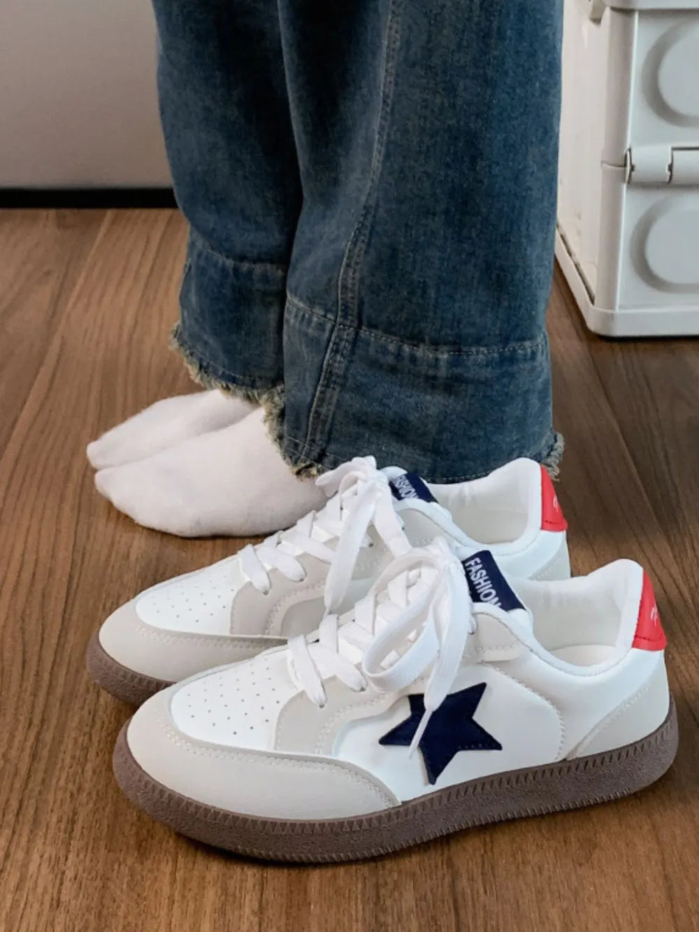 Contrast Star Lace-Up Athletic Sneakers - Lilixa.store