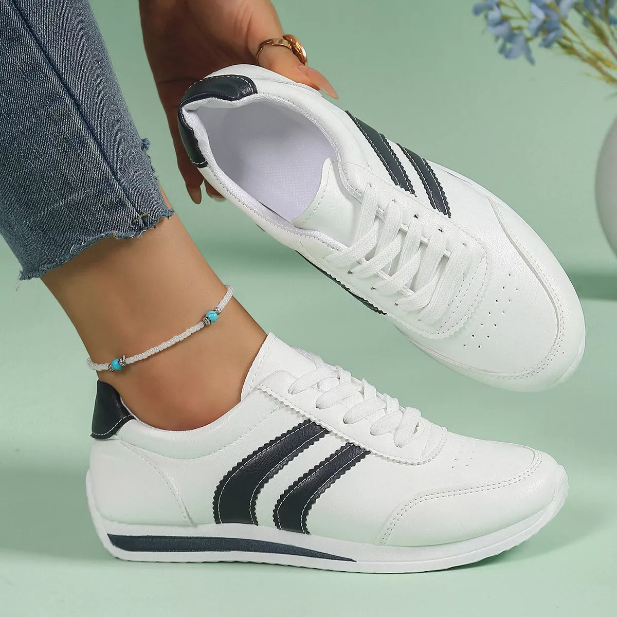 Round Toe Lace Up Sneakers - Lilixa.store