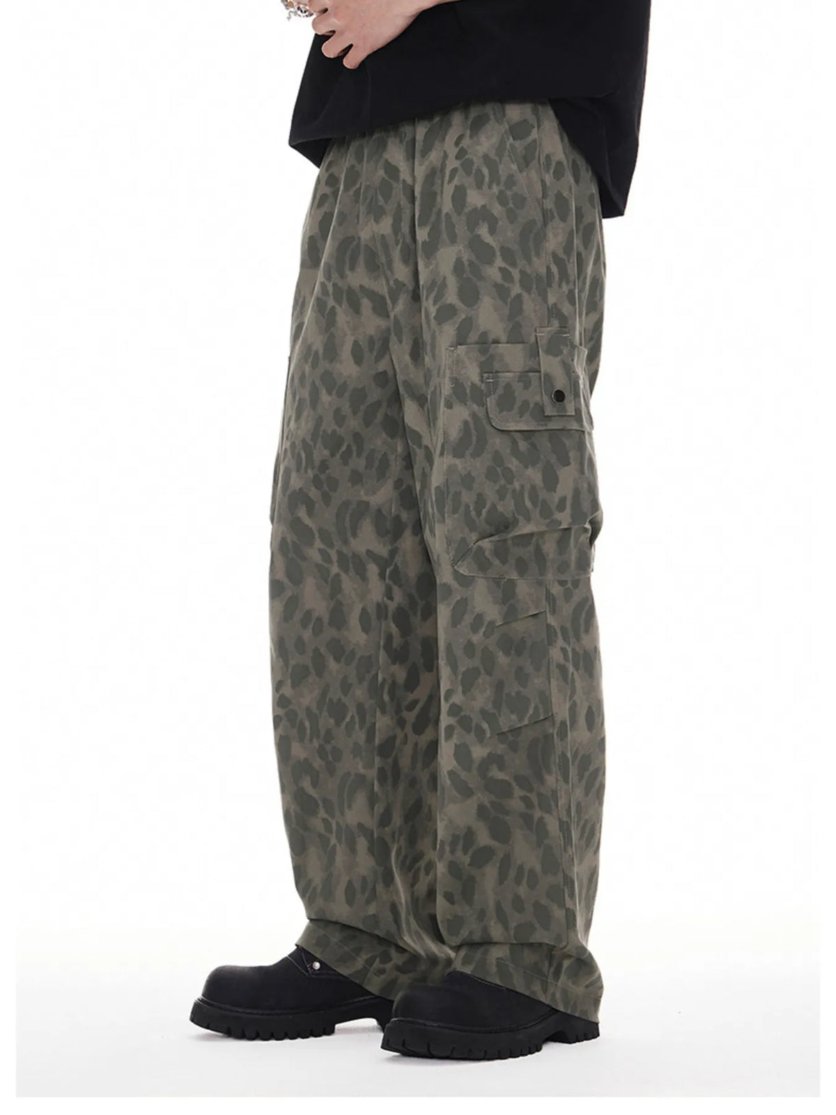 Men's Plus Size Leopard Wide Leg Cargo Pants in Leopard Print, view 2