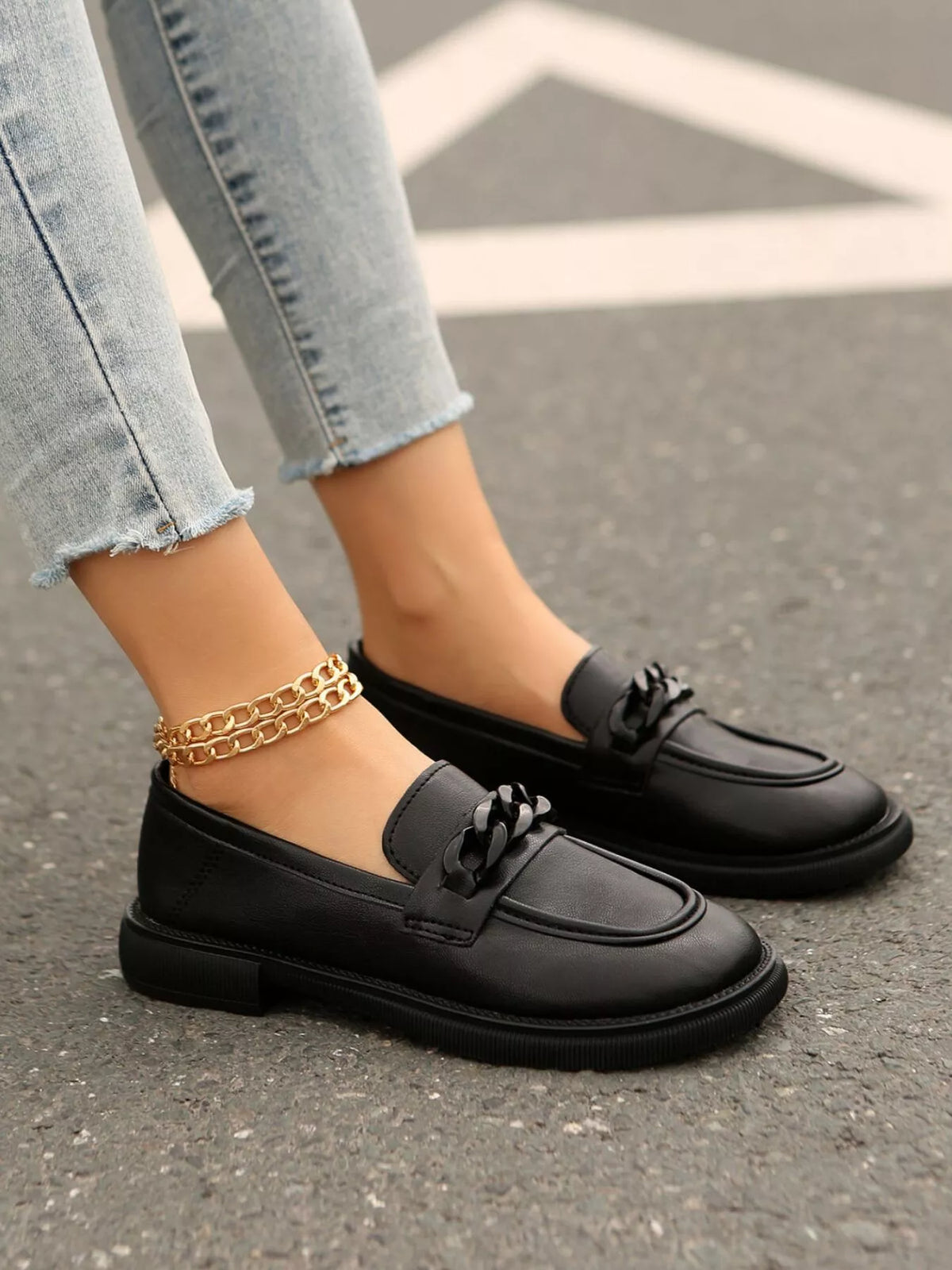 Round Toe Flats Loafers in Black, view 3