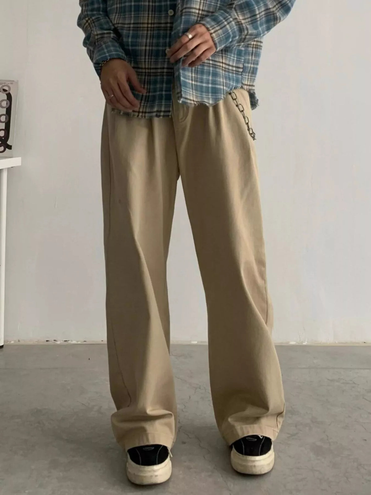 Men's Loose Fit Casual Pants in Khakis