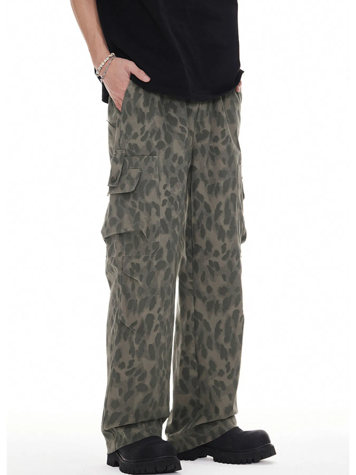 Men's Plus Size Leopard Wide Leg Cargo Pants in Leopard Print, view 3