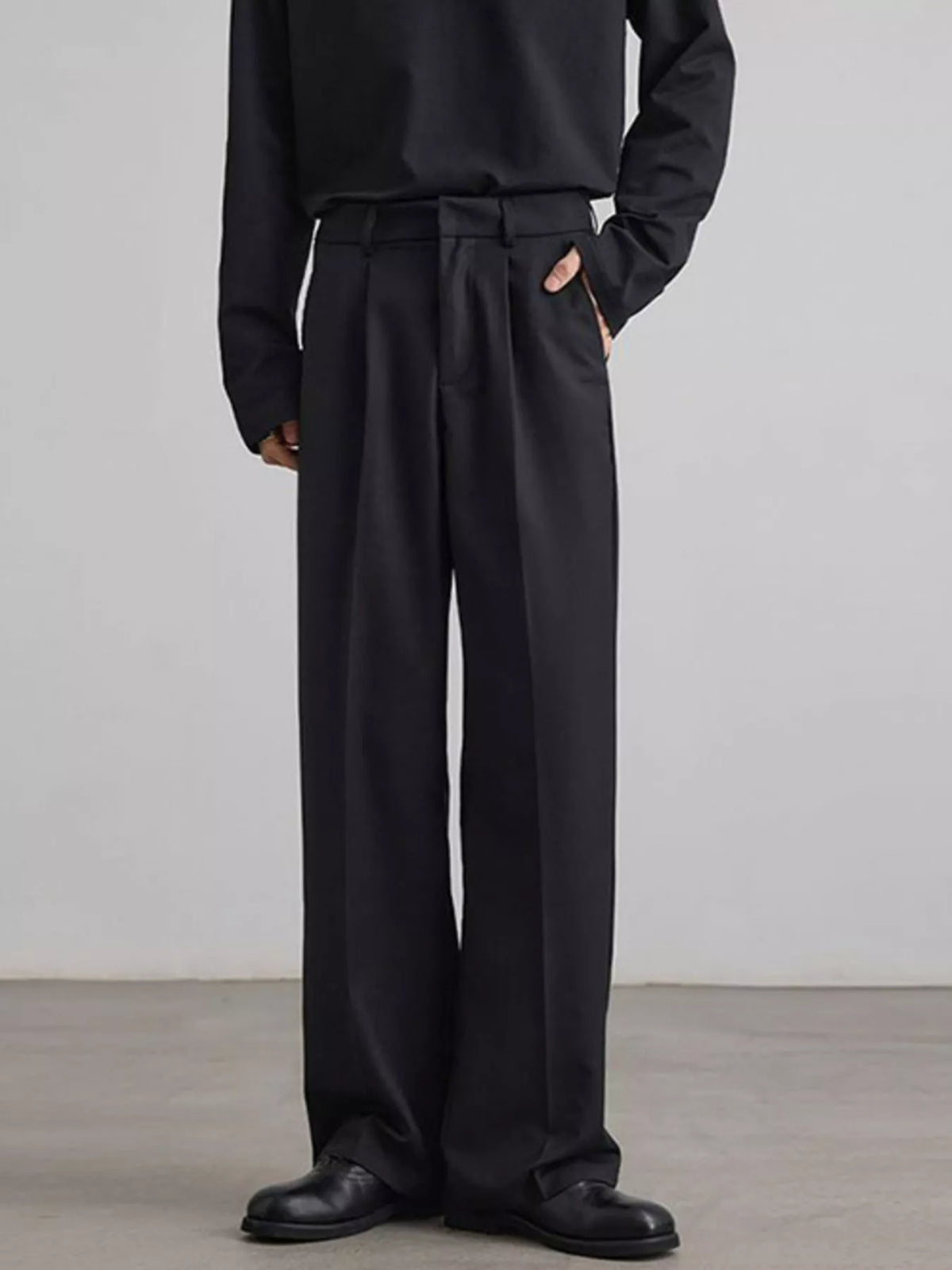 Men's Pleated Wide Leg Pants in Black