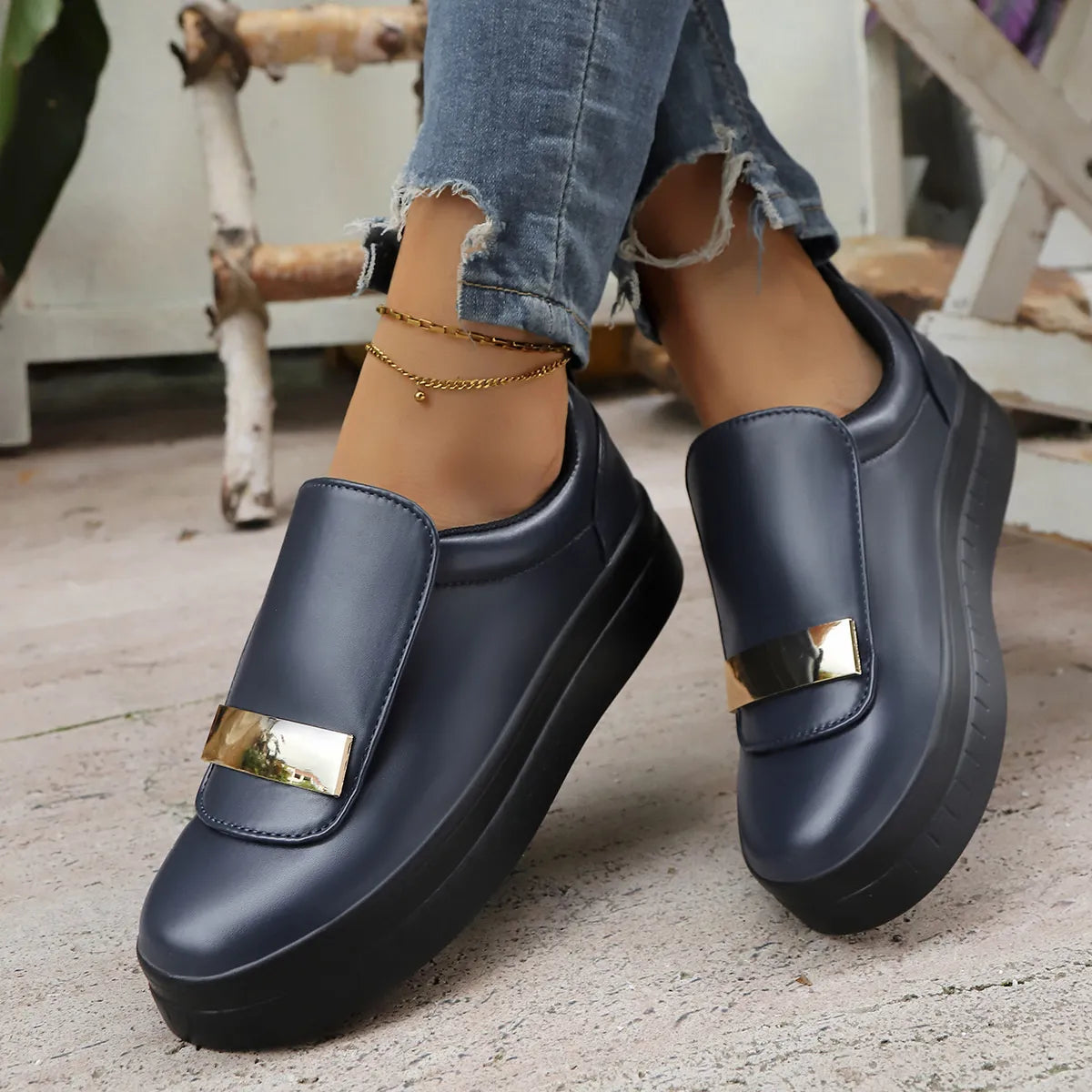 Round Toe Platform Loafers in Black