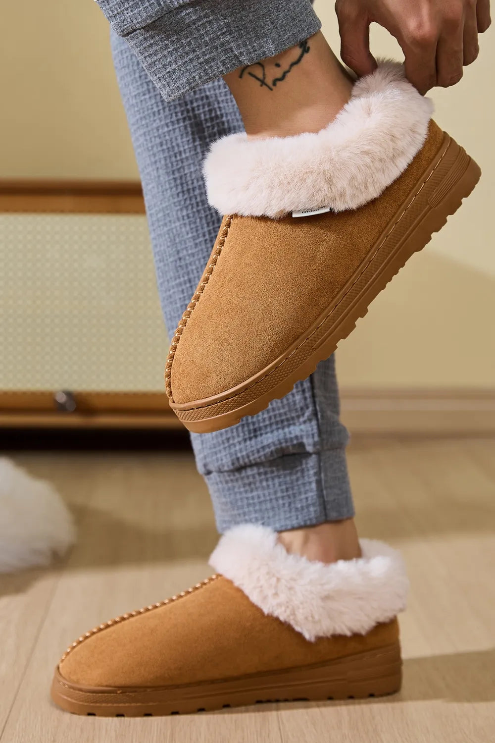 Faux Fur Round Toe Platform Slippers - Lilixa.store