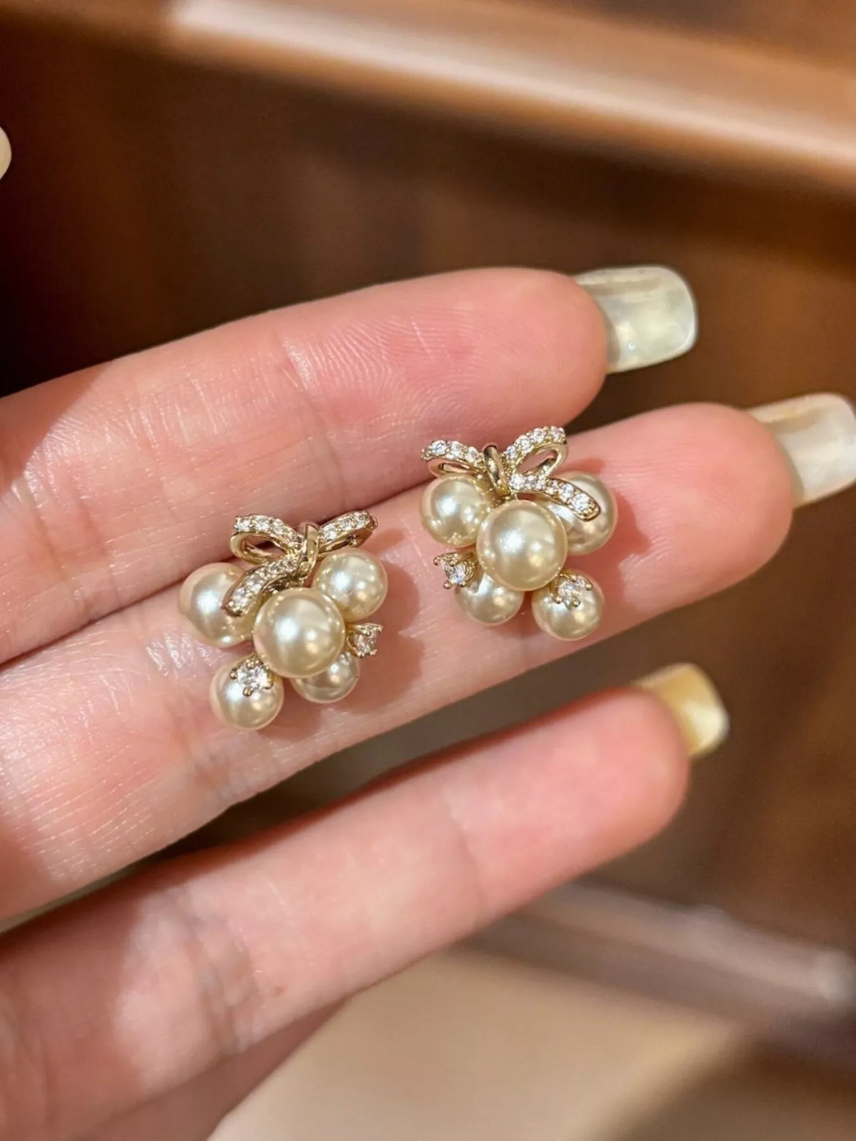 Pearl Cluster Bow Earrings - Lilixa.store
