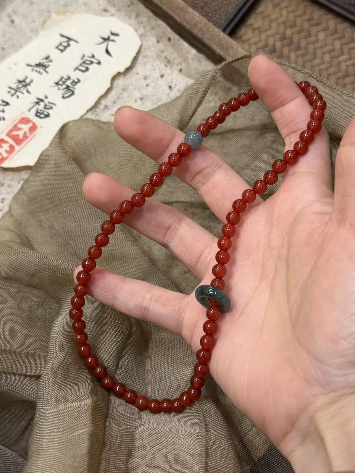 Doppellagiges Armband aus Achatperlen