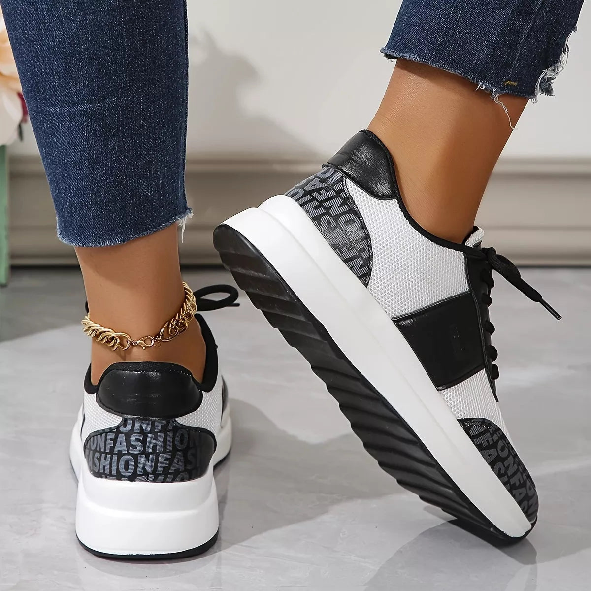 Round Toe Lace Up Sneakers - Lilixa.store