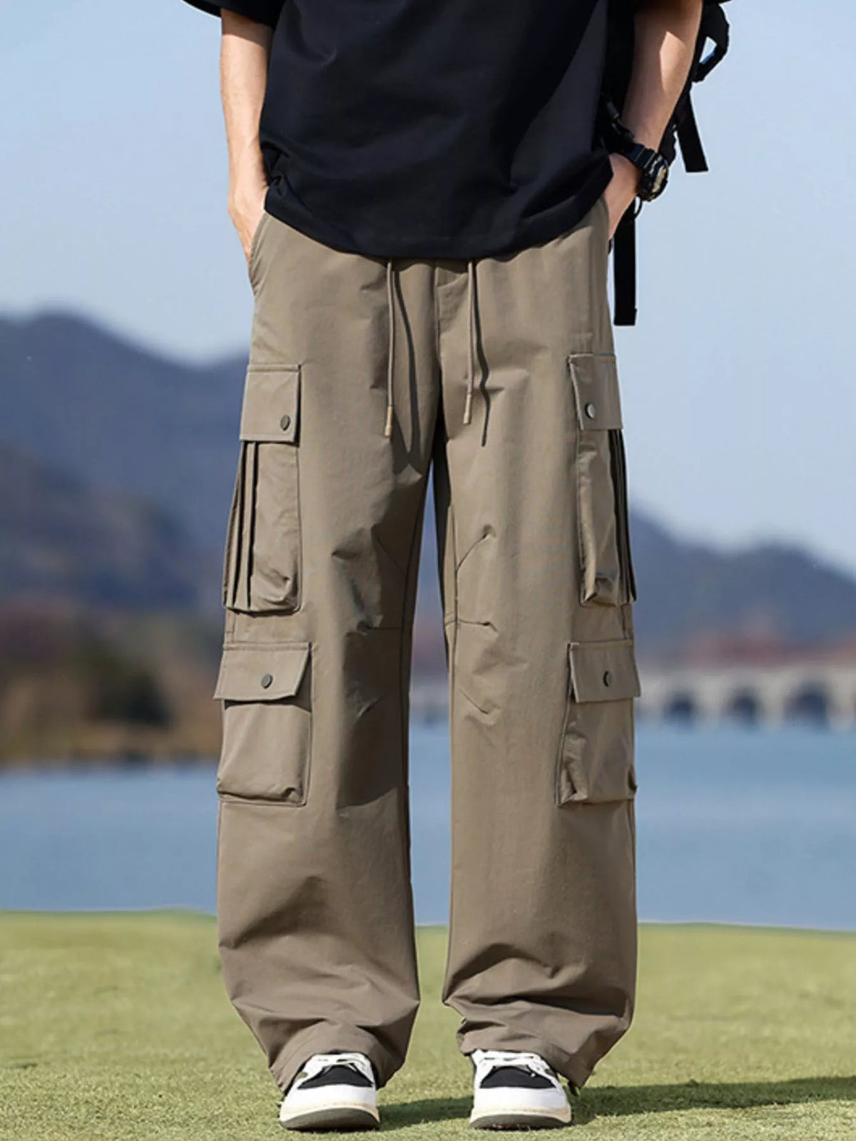 Men's Plus Size Loose Fit Multi-Pocket Cargo Pants in Military Green